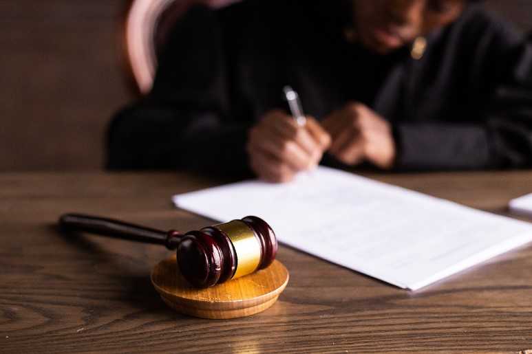 Gratifikasi dalam Ilmu Hukum